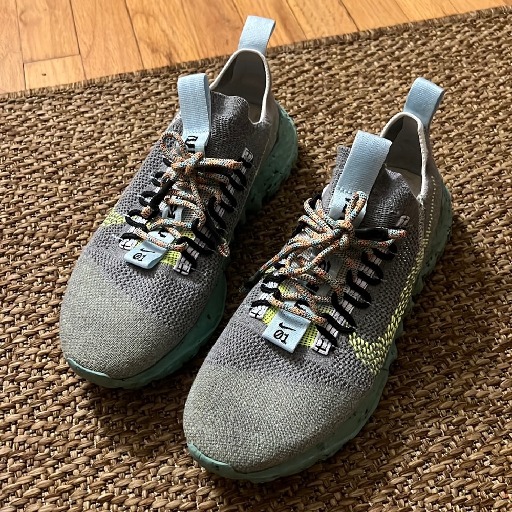 Nike Space Hippie 01 US8 in Grey/Lime